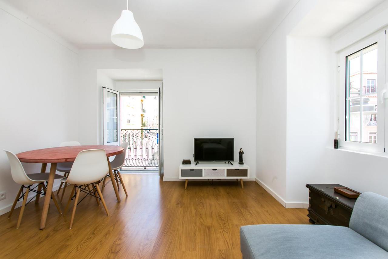 Belem! Charming 2 Bedroom Apartment W Terrace, Wifi & Free Street Parking Лиссабон Экстерьер фото